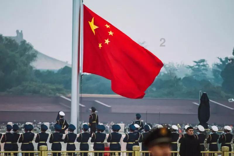 单眼皮如何画眼妆可以放大眼睛？有什么小技巧？